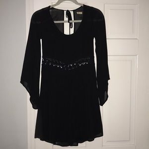 Flowy black hollister dress